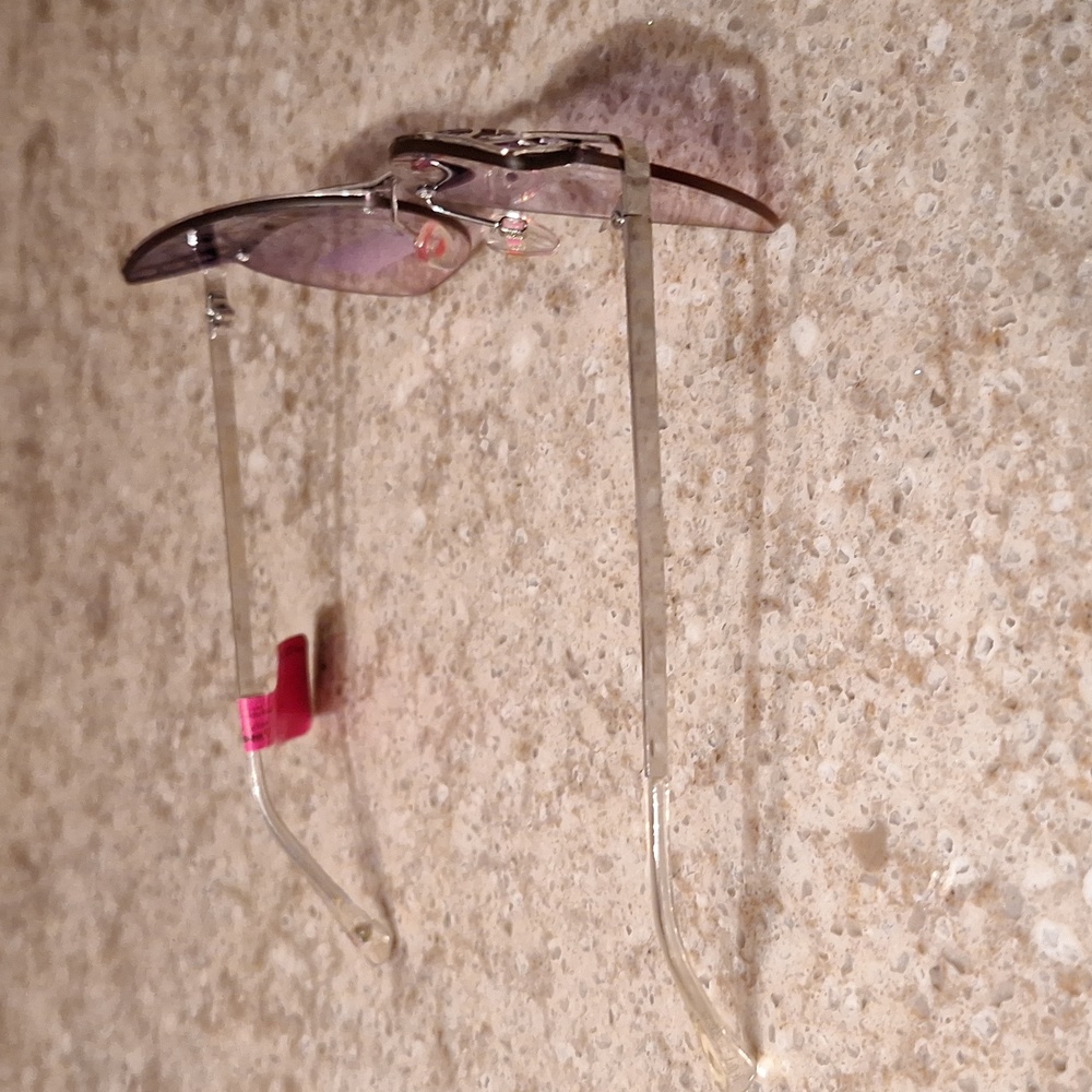 Betsey Johnson butterfly sunglasses - Picture 4 of 10